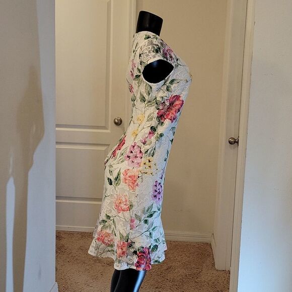 BRAND NEW SANDRA DARREN CAP SLEEVE MULTI-COLOR LACE FLORAL DESIGN PRINT DRESS - Picture 5 of 15